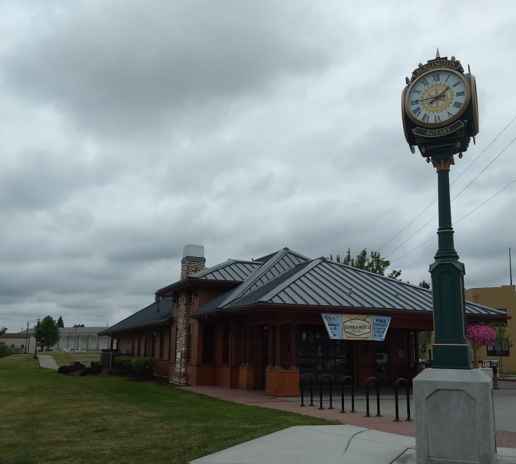 railroad-park-burlington-visitor-center-amphitheater-photo